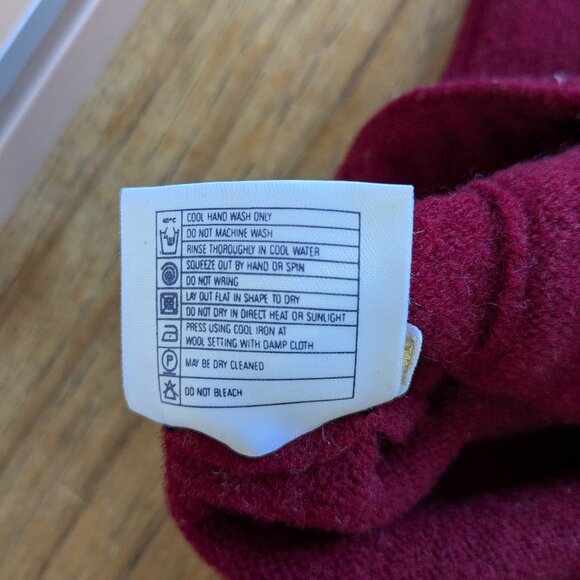 Scotch House 100% Pure Lambswool Red Cardigan Gold Ornate Buttons Made Scotland - Picture 16 of 16